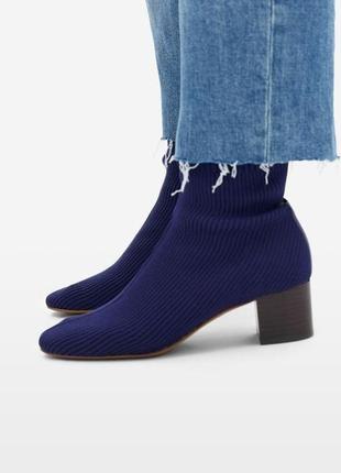 Сині контрастні ботильйони-панчохи zara3 фото