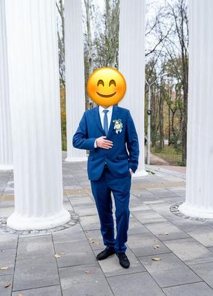 Чоловічий класичний костюм