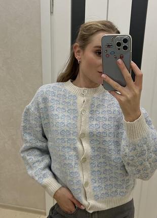 Светр на ґудзиках