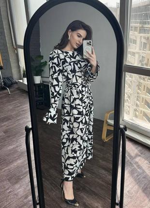 Принтованное платье макси с завязками по бокам