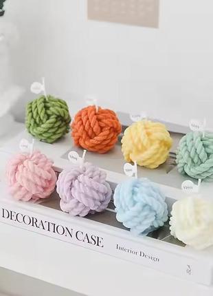 Свеча “клубок нити” ручной работы голубого цвета