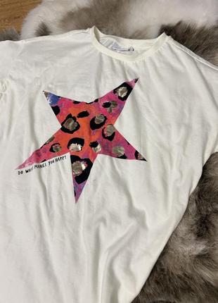 Футболка оверсайз з цікавим принтом