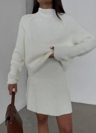 Женский трендовый белый черный вязаный костюм с короткой юбкой