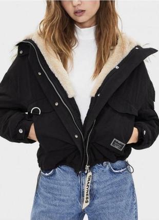 Куртка пуфер укороченная зимняя bershka утепленная мех внутри