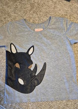 Футболка с апликацией носорог