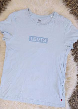 Голуба футболка levi's/ летняя одежда размер s / летняя одежда