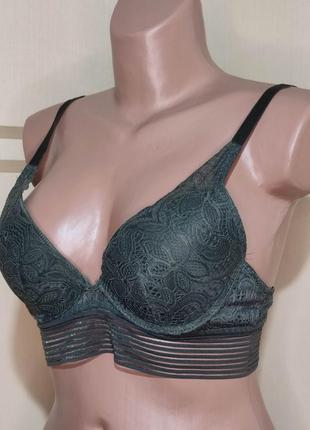 Бюстгальтер з формованою поролоновою чашкою без кісточок