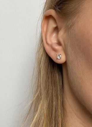 Дуже зручні пусети , цвяшки золоті