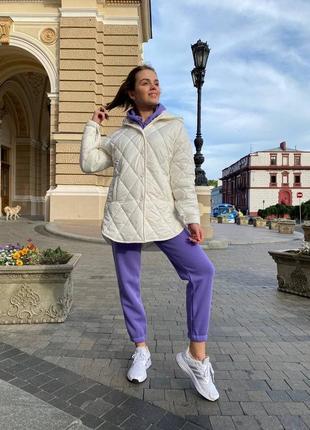 Куртка жіноча довга з капюшоном стьобана  з поясом тепла базова осіння зимова на осінь зиму демісезонна чорна біла бежева коричнева2 фото