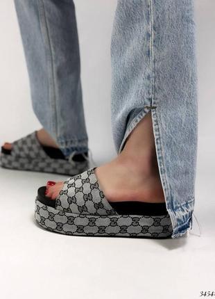 ▪️шльопанці в стилі gucci гуччі жіночі з принтом сірі-чорні шльопки сандалі сланці слайдери босоніжки сабо высока танкетка платформа гучі
