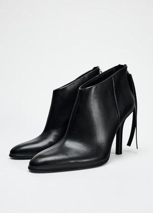 Ботинки на каблуке zara