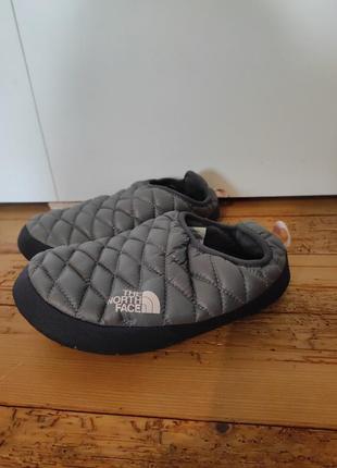 Женские трекинговые домашние тапочки the north face thermoball camp slippers