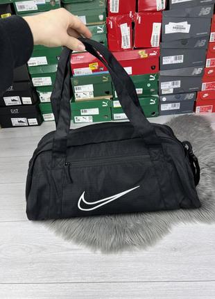Nike спортивна сумка10 фото