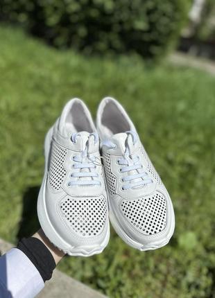 Жіночі літні кросівки / кросівки з перефорацією / кросівки з перфарованої шкірт8 фото