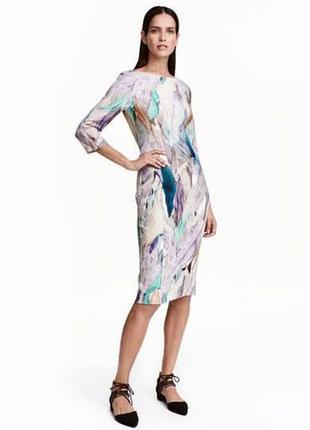 Короткое платье с ярким принтом от h&amp;m3 фото