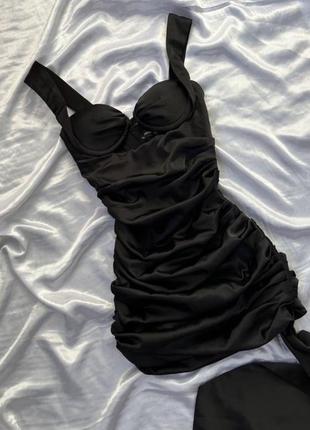 Шикарное платье prettylittlething