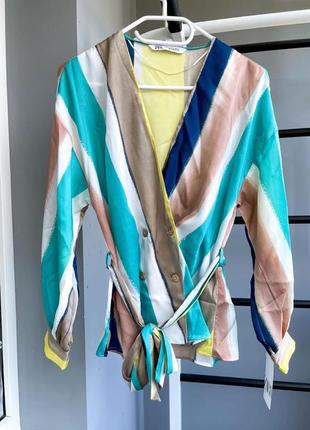 Яскрава атласна блузка  zara