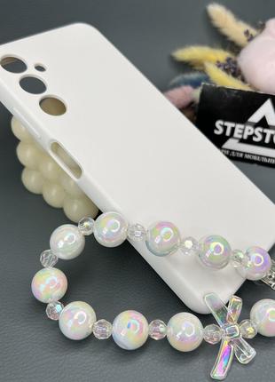 Чехол для samsung a05s силиконовый с цепочкой из бусин на руку микрофиброй матовый противоударный