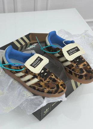 Нереальные женские кроссовки в стиле adidas samba nylon leopard2 фото