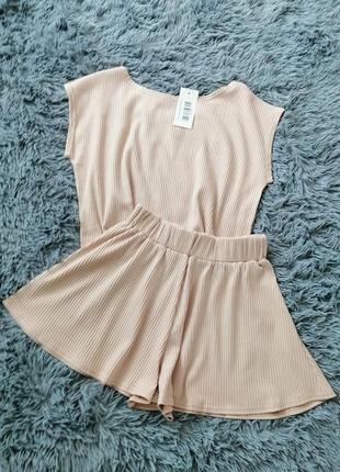 Летний костюм в рубчик