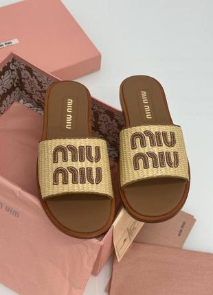 Шлепанцы в стиле miumiu беж