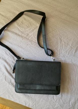 Чорна сумочка класична