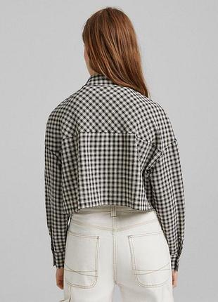 Укороченная рубашка bershka в клетку4 фото