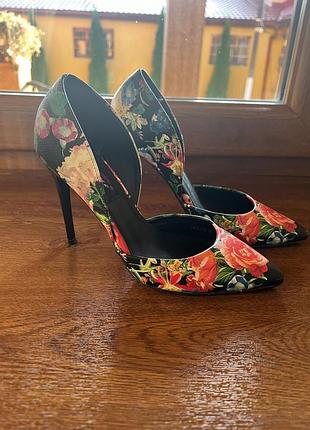 Жіночі туфлі