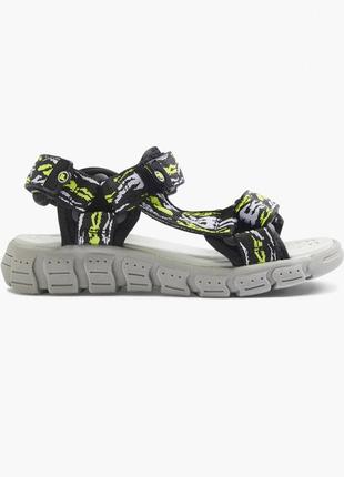 Fila. в наявності босоніжки сандалії в неоновій палітрі.