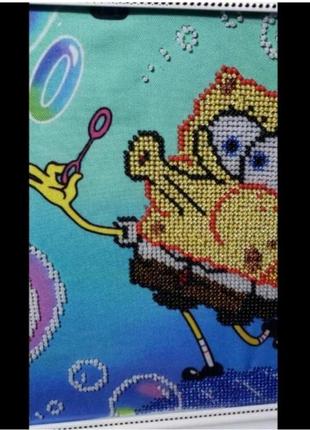 Мультяшная картина вышитая бисером,губка бобов, в рамке со стеклом