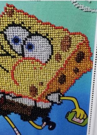 Мультяшная картина вышитая бисером,губка бобов, в рамке со стеклом