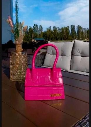 Нашумівша дівчача сумочка