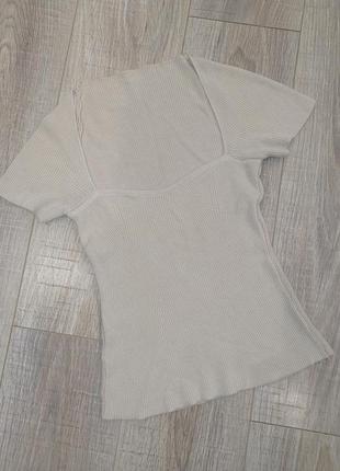 Однотонный топ телесного цвета в рубчик