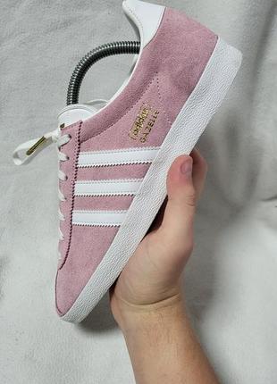 Замшевые кроссовки