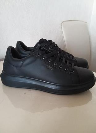 Кроссовки guess