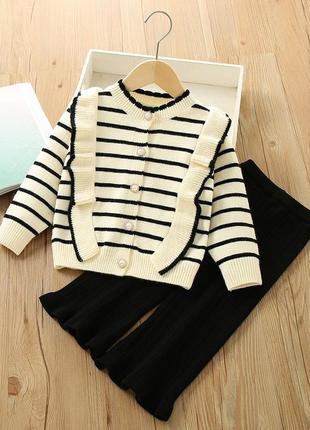 Красивый детский костюм для девочек