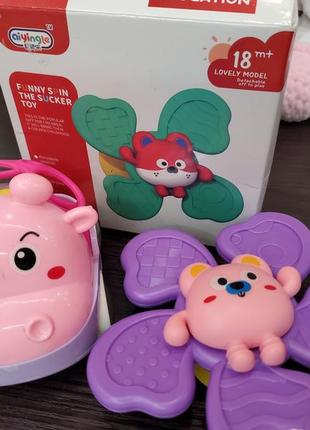 Лот игрушек, машинка погремушка и спиннер на присоске.