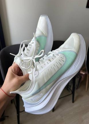 Кроссовки nike zoom gravity