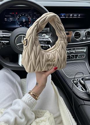 Женская сумочка miu miu бежевая