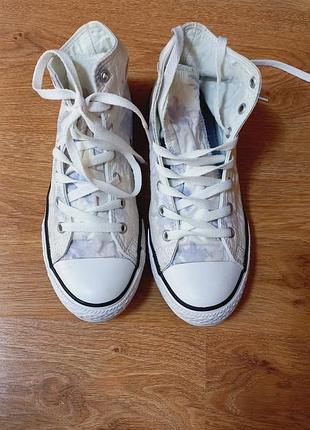 Кеды  известной фирмы converse,  в отличном состоянии,  38 размер,  производство вьетнам.