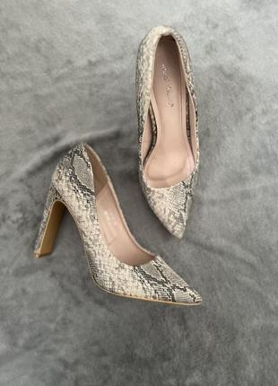 Туфлі на підборах лодочки ideal shoes