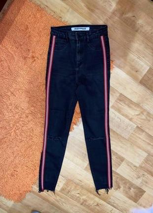 Джинсы рваные с лампасами zara