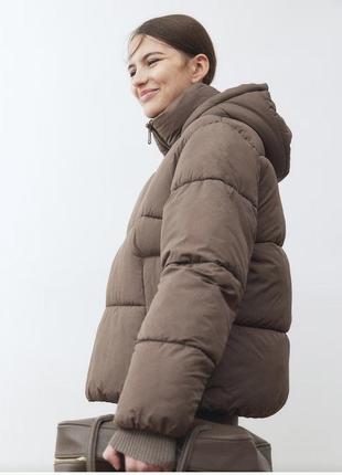 Трендовая куртка пуффер коричневая с капюшоном h&m xs s m