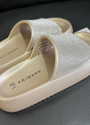 Шльопанці жіночі з камінням