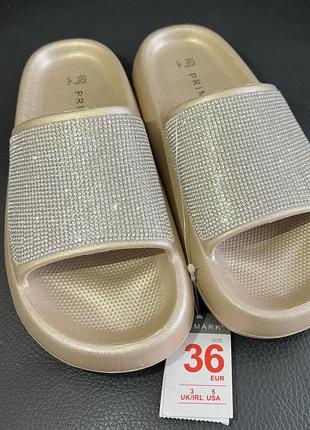 Шльопанці жіночі з камінням