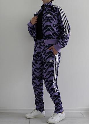 Дуже красивий та якісний жіночий спортивний костюм adidas