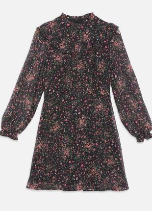 Сатиновое платье в цветочный принт с рюшами