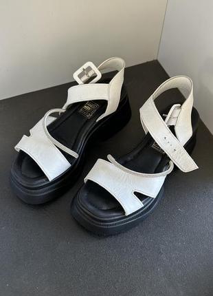 Продам босоніжки