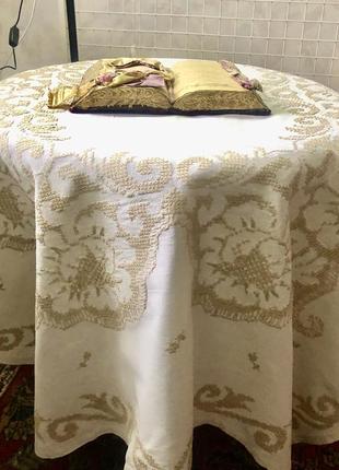 Хлопковая скатерть с бежевой вышивкой крестиком 125х160 см