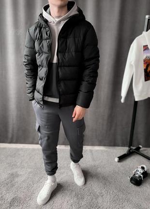 Черная мужская куртка пуховик